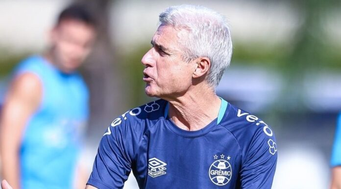 Arthur exalta Luís Castro após vitória contra o Avenida: “Absorvermos as novas ideias”