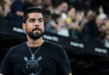 Antonio Oliveira cobra dívida de R$ 500 mil do Corinthians na Justiça