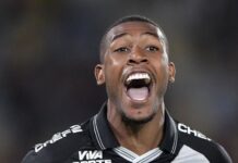 Time da Premier League entra na briga por Rayan e está disposto a pagar quase R$ 220 milhões por atacante do Vasco