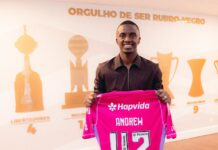 Andrew é o novo goleiro do Flamengo e usará a camisa 42 em homenagem à família