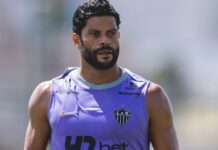 Presidente do Fluminense diz que ‘encerrou negociações’ por Hulk, mas revela condição para reabrir conversas