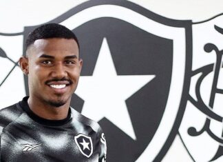 Ex-lateral do Grêmio vive história ‘curiosa’ no Rio de Janeiro