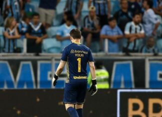 Grêmio anuncia rescisão de Tiago Volpi e mais dois jogadores; veja detalhes