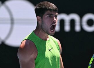 Alcaraz demora para deslanchar, mas vence Hanfmann por 3 sets a 0 e avança no Australian Open