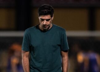 Abel Ferreira admite ‘golpe duro’ após goleada e sai em defesa de jogadores da base do Palmeiras: ‘Sei o que estou fazendo’