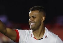 São Paulo FC: Corinthians insiste em Alisson e diretoria Tricolor sugere troca por jogador gringo do rival