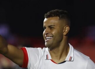 São Paulo FC: Corinthians insiste em Alisson e diretoria Tricolor sugere troca por jogador gringo do rival