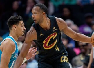 Com defesa forte e arrancada no início, Cavs batem os Hornets fora de casa