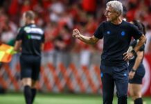Luís Castro se manifesta por suposta acusação de racismo após Gre-Nal 449