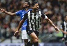 Atlético-MG supera polêmica com pênalti, vira sobre Cruzeiro com golaço de Hulk e vence a primeira em 2026