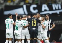 Atlético empata com o Palmeiras em jogo marcado por polêmicas da arbitragem e falhas defensivas