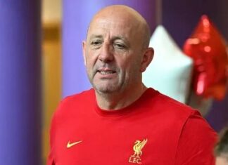 Ex-Liverpool star urges Arne Slot to keep 3 players after transfer speculation