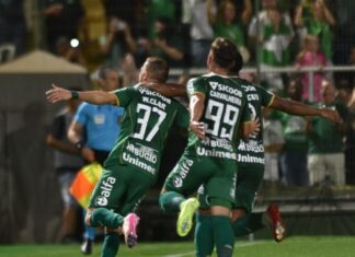 Chapecoense vence o Santos com 100% de eficácia e três gols em 16 minutos na estreia do Brasileirão
