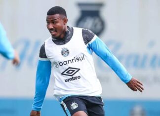 Ex-Grêmio desperta interesse do Vasco e negociação entra em fase decisiva