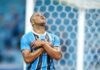 Carlos Vinícius marca 3 gols, se torna protagonista e Grêmio vira pra cima do Botafogo