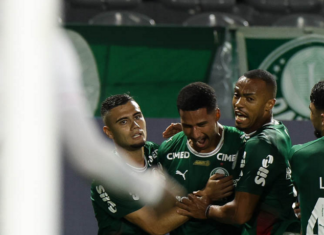 Com golaços e Andreas garçom, Palmeiras goleia o Vitória e vence a primeira no Campeonato Brasileiro
