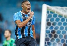 Grêmio vira sobre o Botafogo com direito a hat-trick de Carlos Vinicius e vence a primeira no Brasileirão