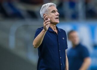 Por que Luís Castro citou o Liverpool após vitória do Grêmio?