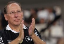 John Textor consegue aporte, Botafogo paga dívida por Almada e se livra de transfer ban da Fifa
