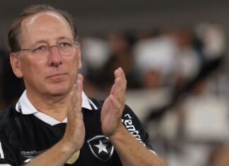 John Textor consegue aporte, Botafogo paga dívida por Almada e se livra de transfer ban da Fifa
