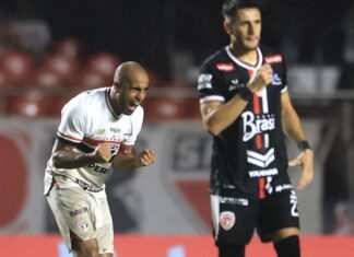 Lucas Moura abre o jogo sobre crise política do São Paulo, detalha relação com Crespo e responde se vai jogar no sintético