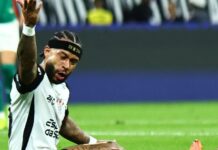 Memphis Depay pede desculpas por pênalti perdido em Corinthians x Palmeiras: ‘Nunca escorreguei na carreira’