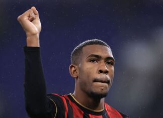 Técnico ‘puxa a orelha’ de Rayan por pênalti, mas exalta personalidade para decidir partida: ‘Não é afetado por pressão’