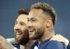 Neymar presenteia Messi e filhos com camisa do Santos: ‘Do príncipe para o gênio’