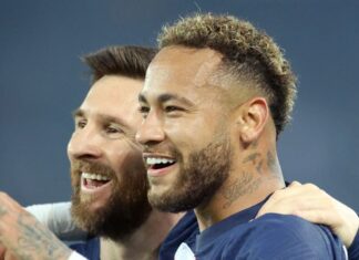 Neymar presenteia Messi e filhos com camisa do Santos: ‘Do príncipe para o gênio’