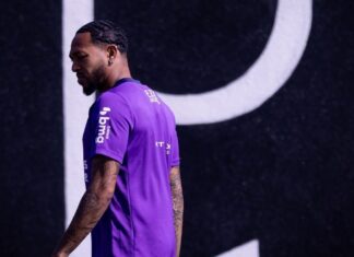 Martínez pode ter contrato rescindido por justa causa pelo Corinthians? Advogado explica