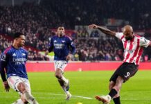 Arsenal empata com Brentford e vê City diminuir distância na Premier League