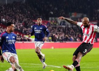 Arsenal empata com Brentford e vê City diminuir distância na Premier League