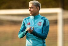 E o Luiz Araújo? Flamengo aguarda retorno de atacante para decisão após oferta de rival