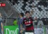 Jogadores do Flamengo comemoram vitória sobre Botafogo no carnaval