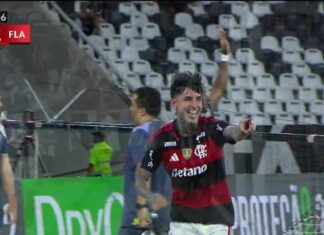 Jogadores do Flamengo comemoram vitória sobre Botafogo no carnaval