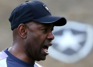 Botafogo tem nova leva de demissões, e Caçapa, preparadores e membros do scout deixam clube