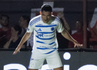 Cruzeiro sofre no fim, mas vence Pouso Alegre e abre vantagem na semifinal do Mineiro