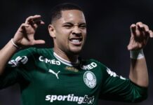 Vitor Roque marca dois na estreia de Arias, Palmeiras vence Capivariano e está na semifinal do Paulistão