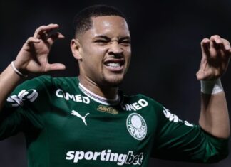 Vitor Roque marca dois na estreia de Arias, Palmeiras vence Capivariano e está na semifinal do Paulistão