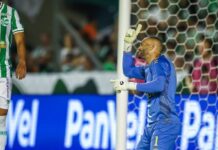 Weverton é ovacionado pela torcida do Grêmio e faz desabafo após classificação: “outra postura”