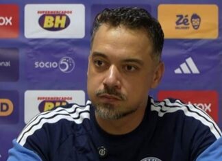 Técnico analisa empate com Santos no Brasileirão Feminino e reconhece Cruzeiro abaixo; confira