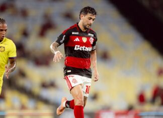 Arrascaeta atinge marca histórica de 100 gols pelo Flamengo na vitória sobre o Madureira