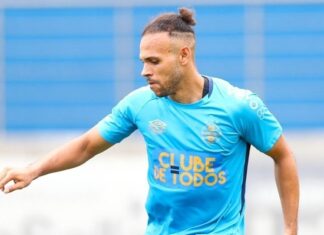 Clube do Brasileirão busca contratação de centroavante do Grêmio