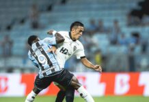 Com um a menos, Atlético é superado pelo Grêmio em Porto Alegre