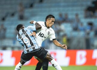 Com um a menos, Atlético é superado pelo Grêmio em Porto Alegre
