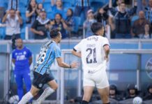 Grêmio vence o Atlético-MG no Campeonato Brasileiro com expulsão precoce e golaço decisivo
