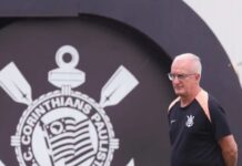 “Eu que vou decidir ”: Dorival Jr toma atitude radical envolvendo Memphis Depay no Corinthians