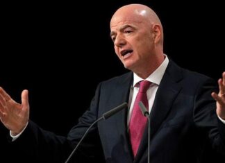 Footballers covering their mouths should be sent off – Gianni Infantino