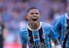 Grêmio aproveita expulsão e erros de Alan Patrick, atropela Internacional e encaminha título do Gauchão