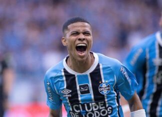 Grêmio aproveita expulsão e erros de Alan Patrick, atropela Internacional e encaminha título do Gauchão